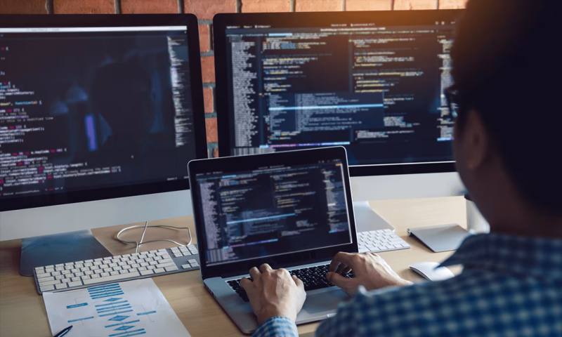 数据科学选型:R与Python如何赋能纳溪区网站建设?